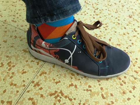 Kámen, ponožky, papír-ový lístek na Stouny