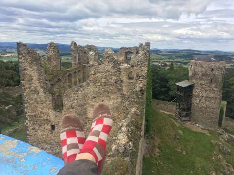 Kámen, ponožky, papír-ový lístek na Stouny